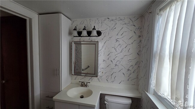 Building Photo - 1 Cresthaven Dr