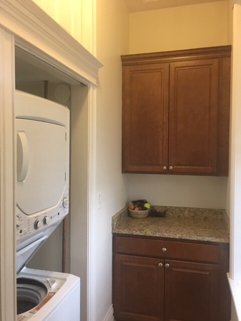 Laundry - 2129 W Potomac Ave