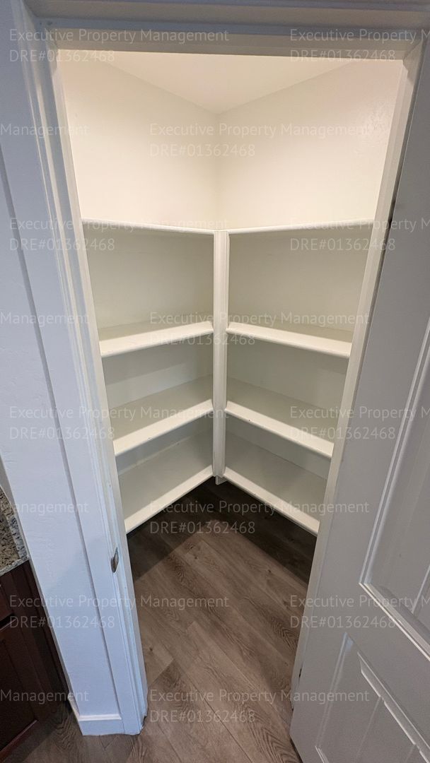 Building Photo - 5 bedroom, 2 bathroom, 3 car garage located near Taft Hwy/ Chevalier Rd