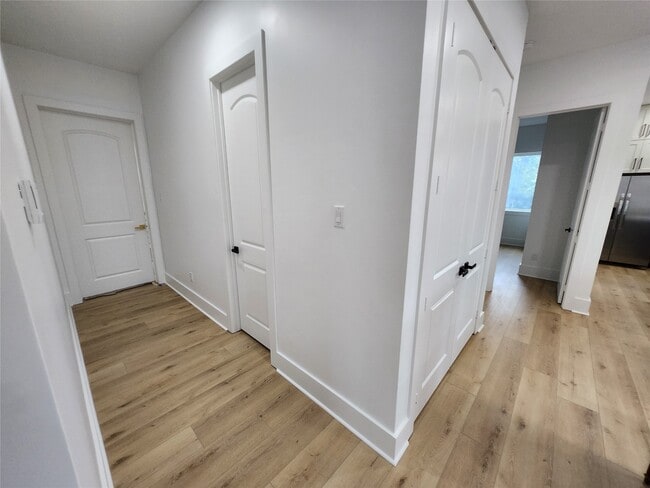 Building Photo - 207 Carl St