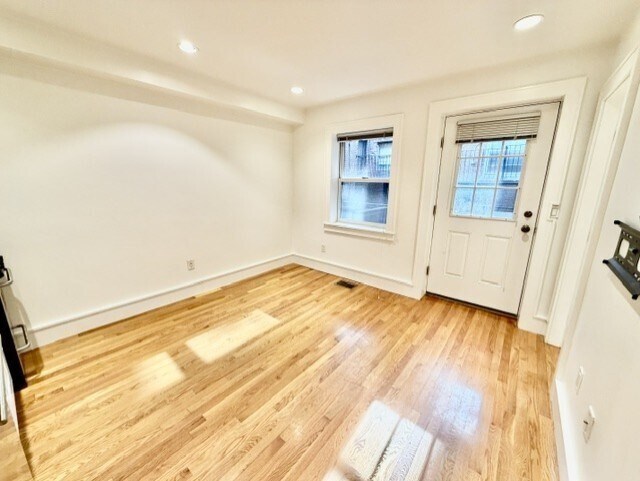 Building Photo - 11 Thacher Ct