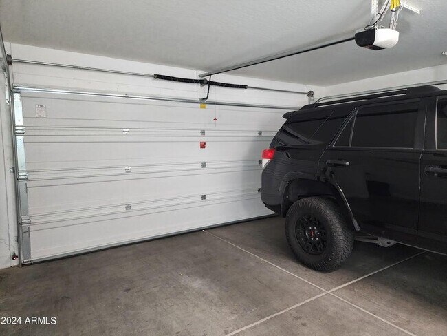 Building Photo - 1822 N 77th Glen