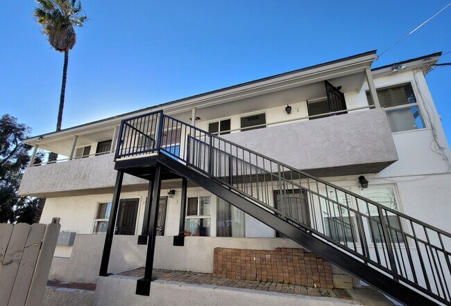 Building Photo - FIRST MONTH FREE! 1 Bedroom Apt, Upstairs ...