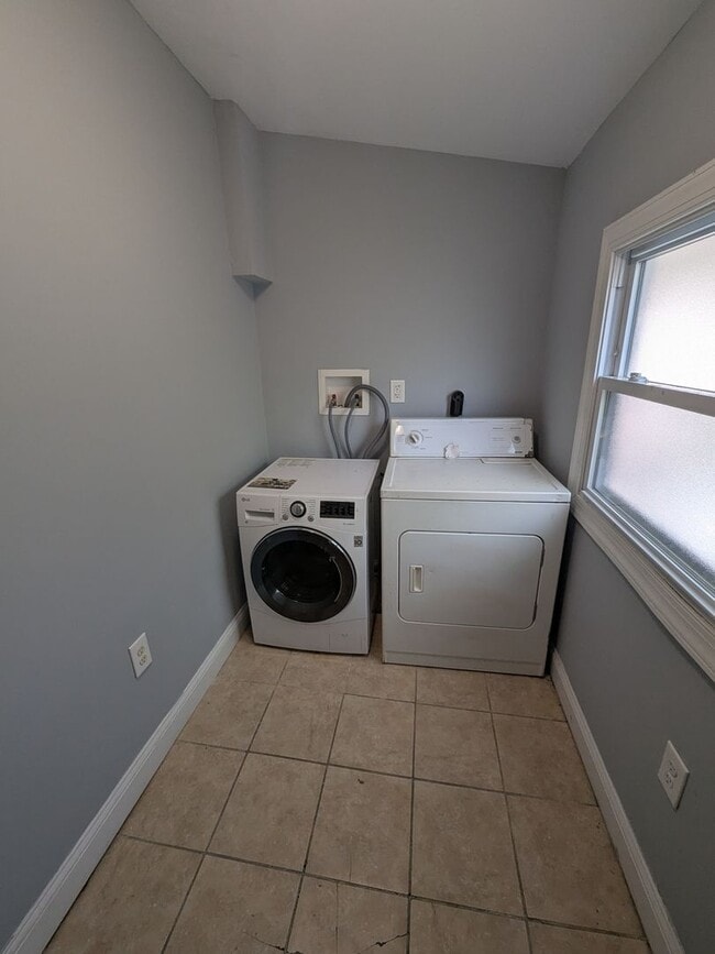 Building Photo - Beautiful Home - Cobbs Creek