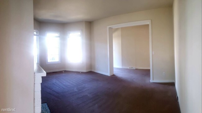 Building Photo - 2 br, 1 bath  - 2211 3rd Ave