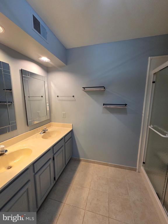 Building Photo - 8235 Tall Timber Dr