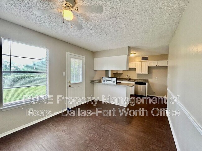 Building Photo - 3505 Biscay Dr