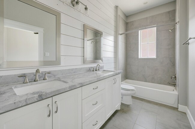 Building Photo - 5233 Larkin St