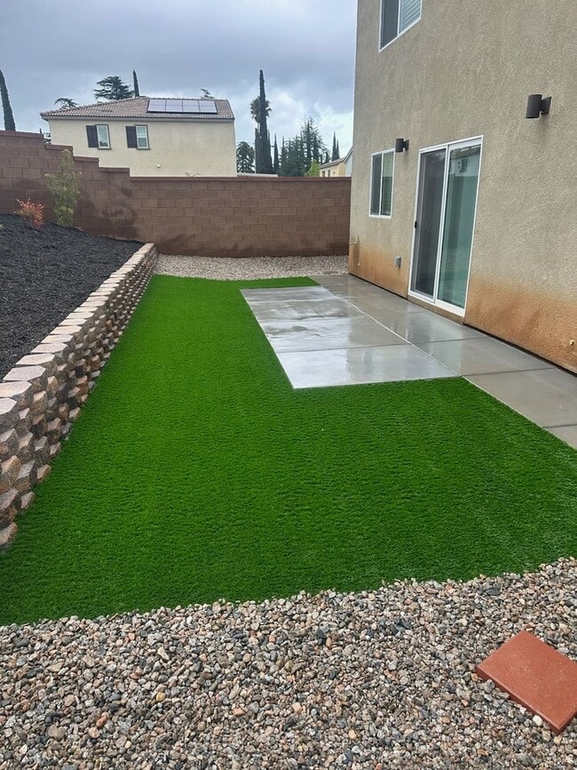 Building Photo - AVAILABLE MAY 15TH