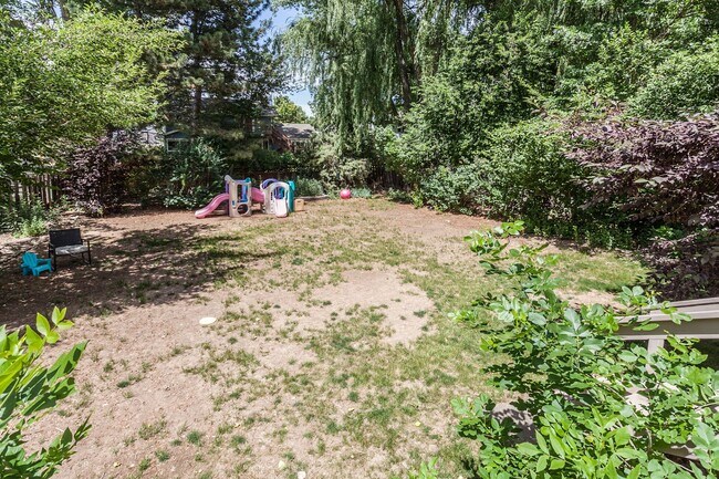 Building Photo - 3 Bedroom 2.5 Bath in Parkwood, Fort Collins