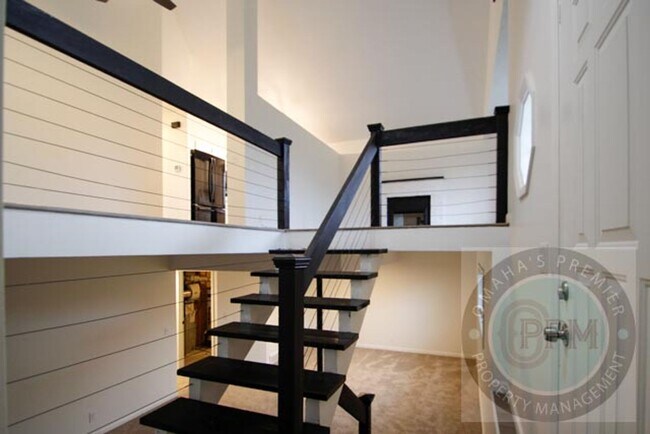 Building Photo - Spacious 4-bedroom, 3-bath home in Omaha