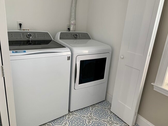 Building Photo - 178 Highland Ave