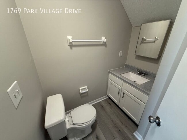 Building Photo - 1769 Park Village Dr