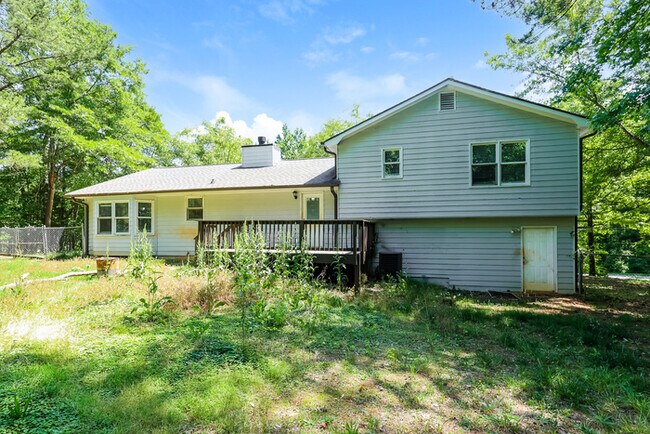 Building Photo - Fantastic 4bd/2ba home! Let yourself in!