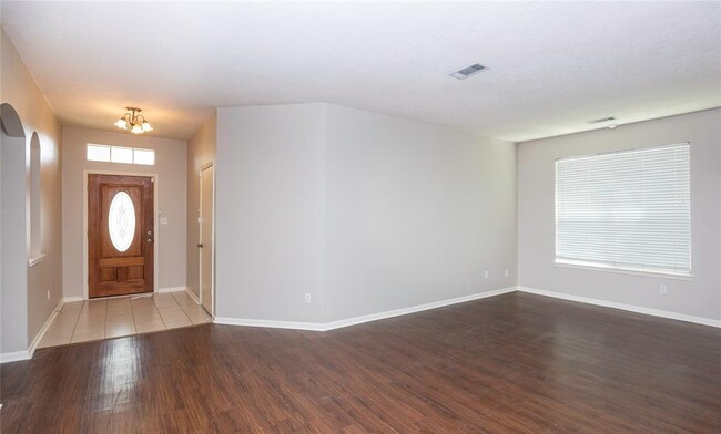 Building Photo - 3915 Lauderwood Ln