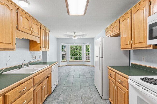 Building Photo - 3 Bedroom, 2 Bathroom Home in Republic Sch...