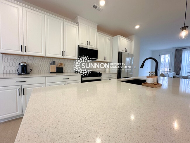 Building Photo - New 3 Bed Townhome in Mineral Springs