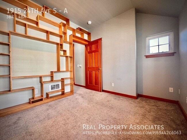 Building Photo - 1915 24th Ave S