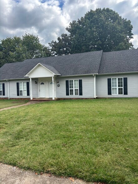 Primary Photo - 1611 Briarwood Dr