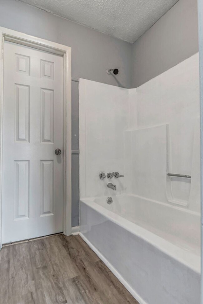Building Photo - Recently Renovated Units in Decatur, AL
