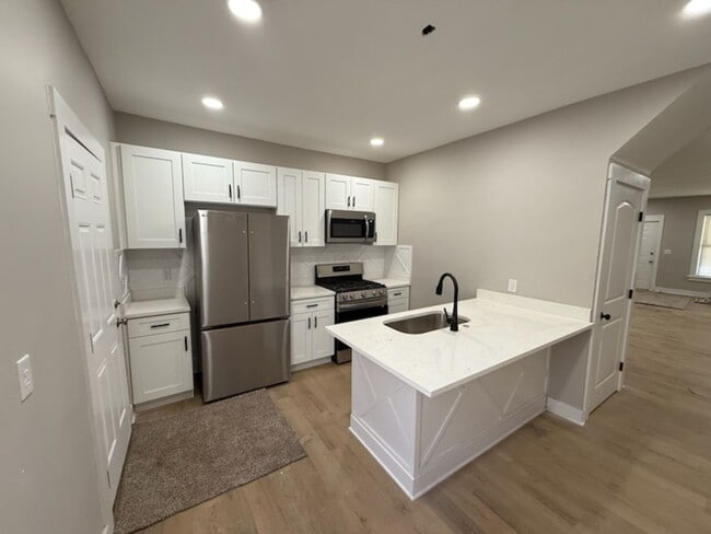 Building Photo - 1378-1380 Hamlet (Park)