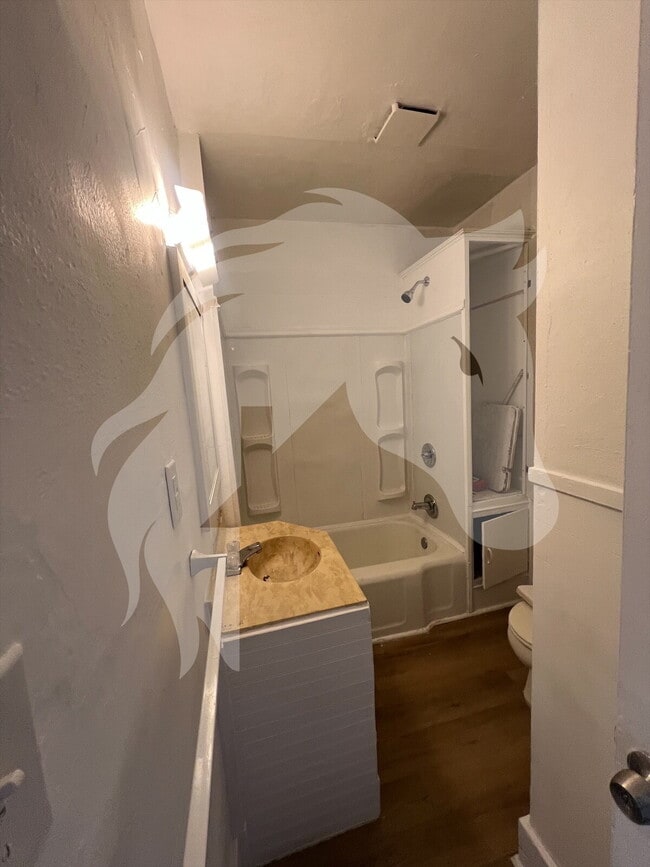 Building Photo - 211 S 7th St