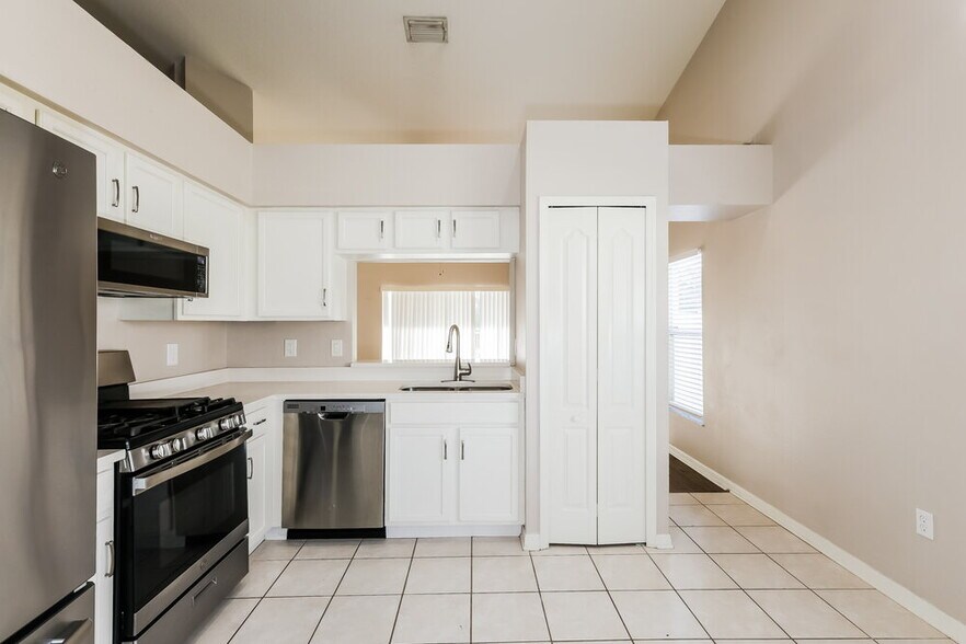 Building Photo - 29505 Morningmist Dr