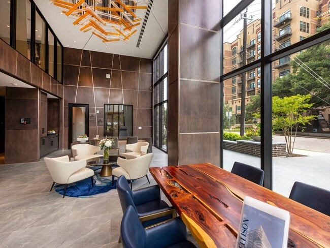 Building Photo - 510 W 20th St