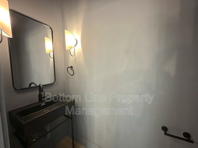 Building Photo - 1352 Briar Creek Rd