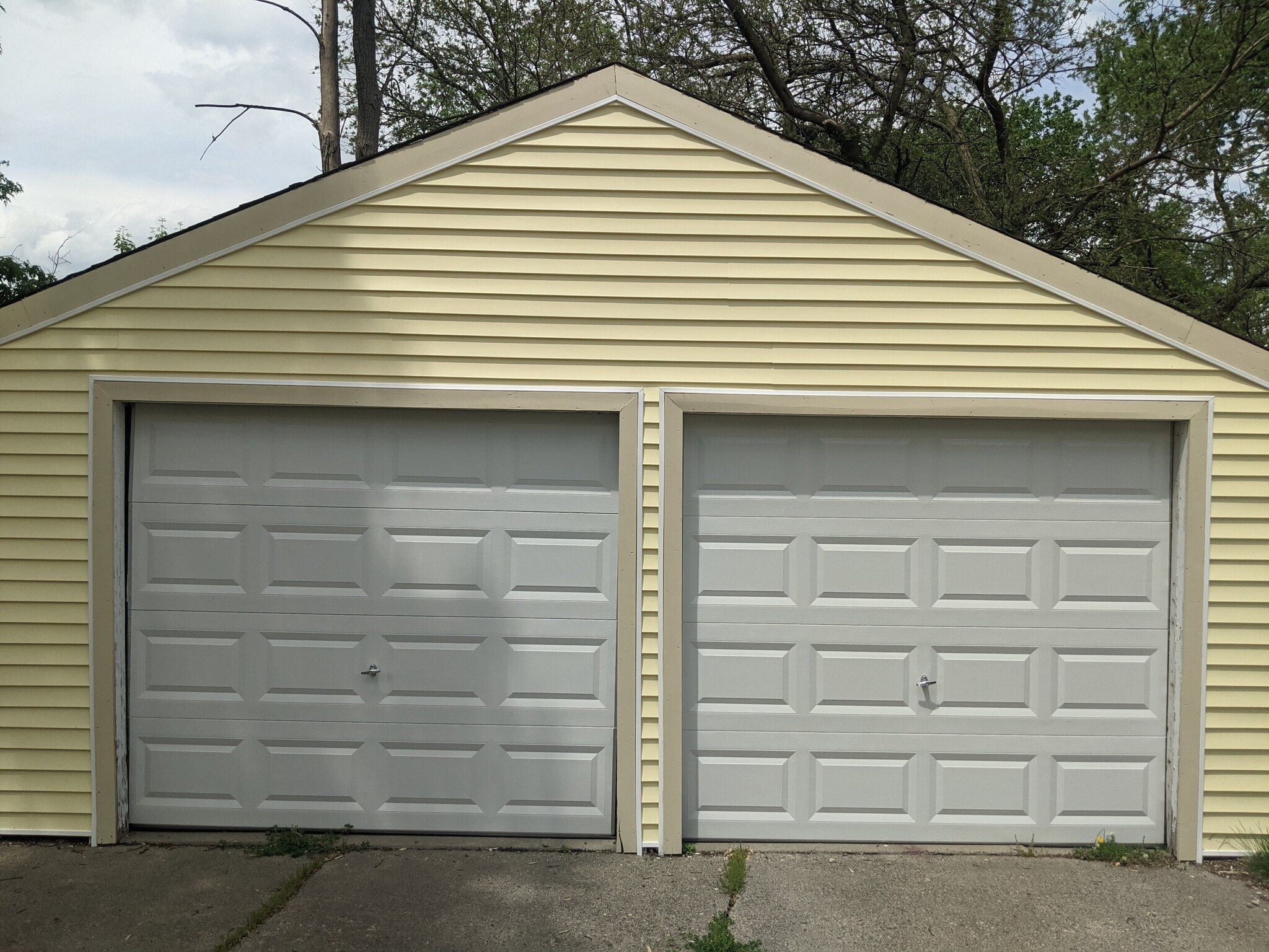 Garage - 732 W Shiawassee St