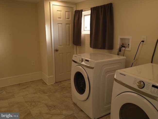 Building Photo - 512 Dartmouth Dr