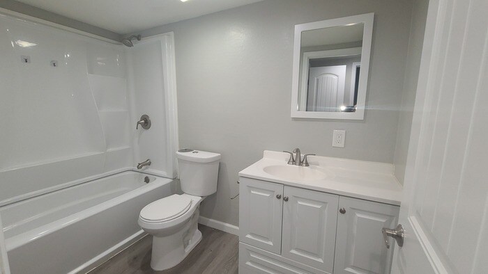 Building Photo - 5709 N 8th Pl