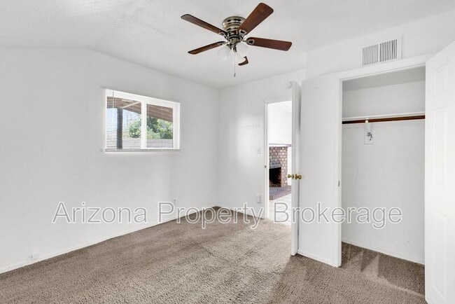 Building Photo - 119 W 9th Pl