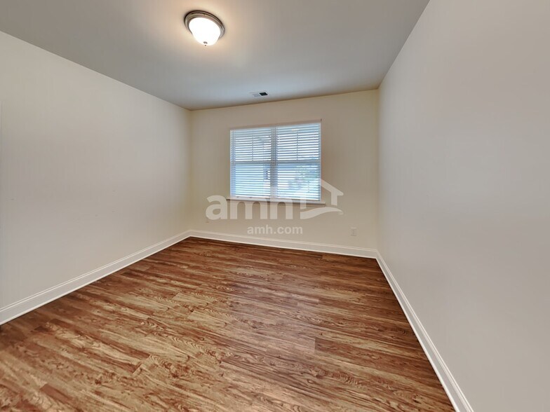 Building Photo - 5215 Smithbriar Dr