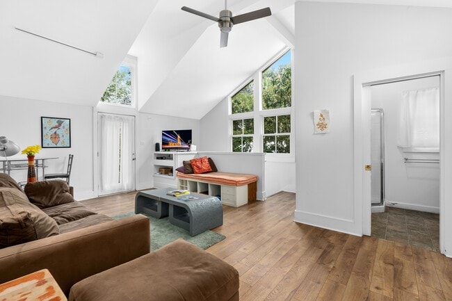 Building Photo - 215 Beauregard St