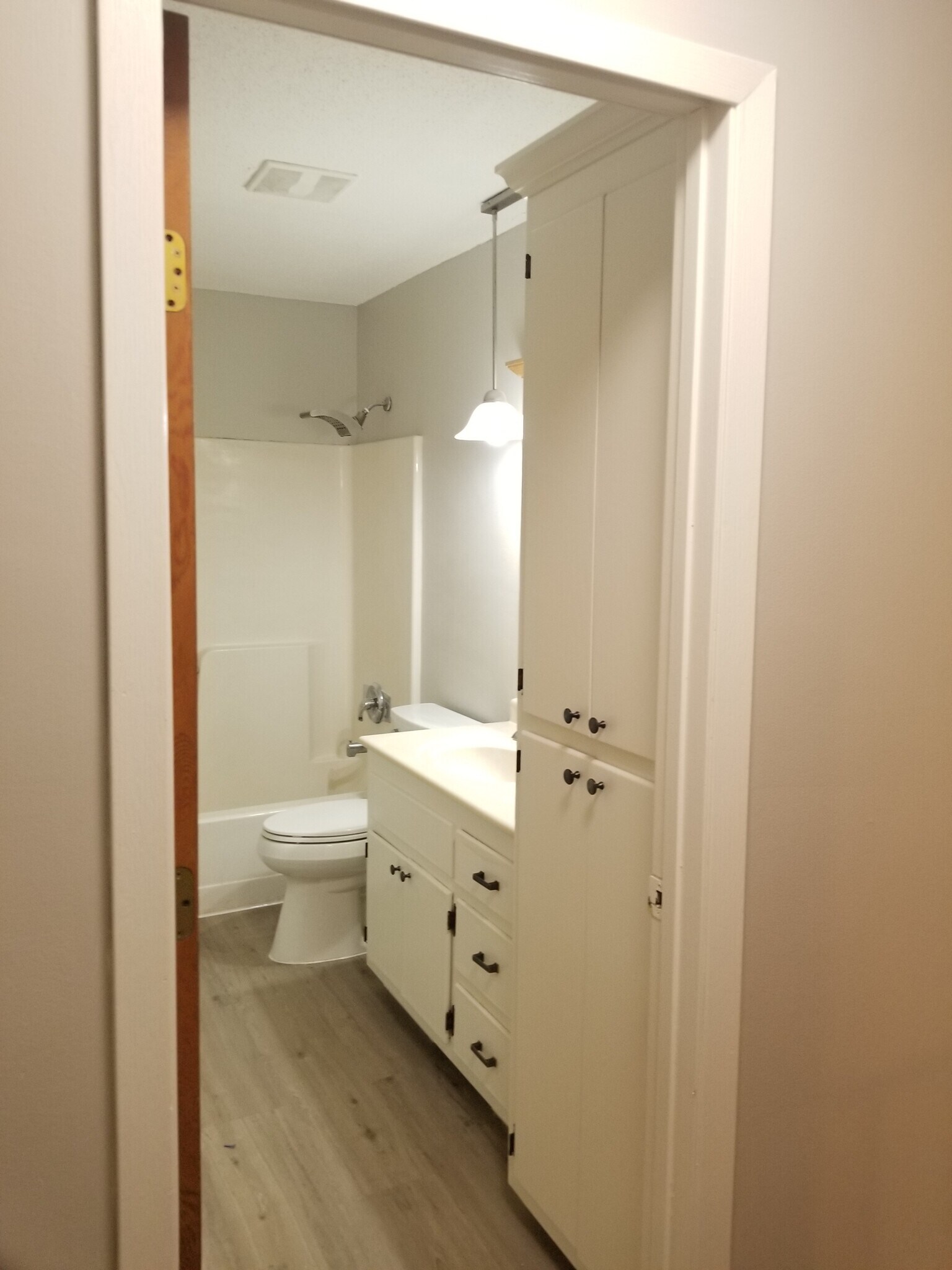 Building Photo - 220 Leighton Dr