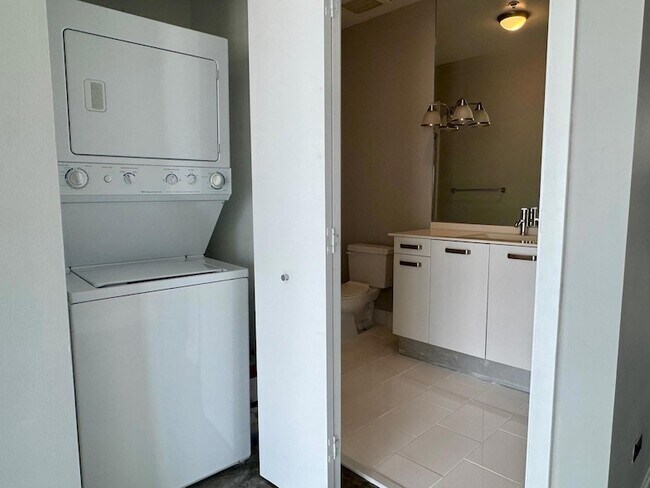 Building Photo - 313 NE 2nd St