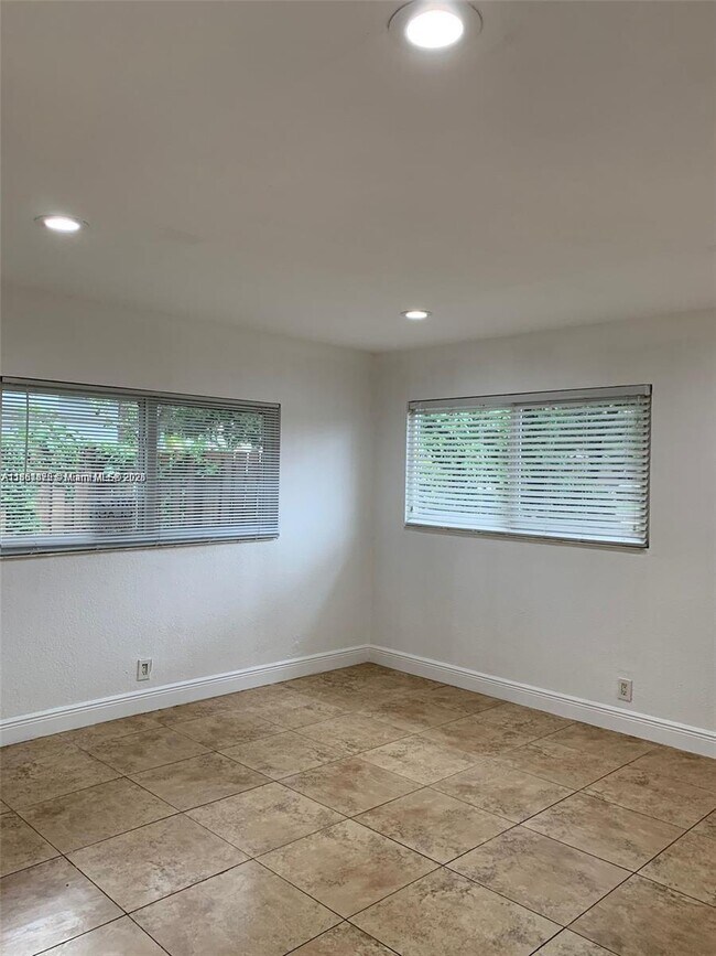 Building Photo - 8704 NW 38th Dr