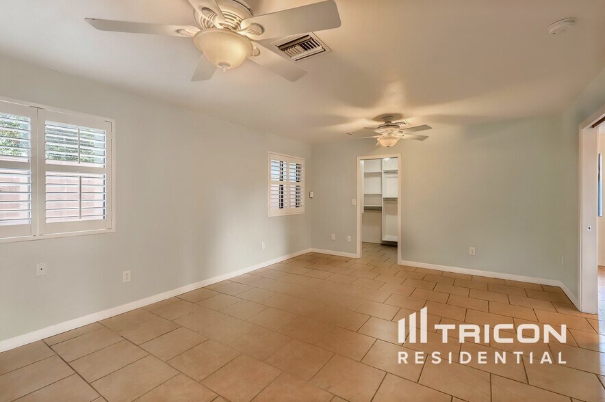 Building Photo - 2108 W Hermosa Dr