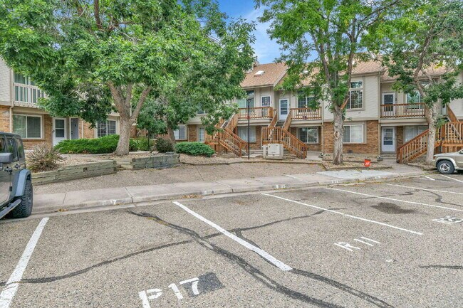 Building Photo - $2,000 - 2 Bed, 2.5 Bath End Unit in Auror...