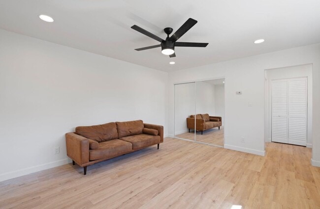 Building Photo - 1 Bedroom 1 Bathroom Studio in Pacific Beach.