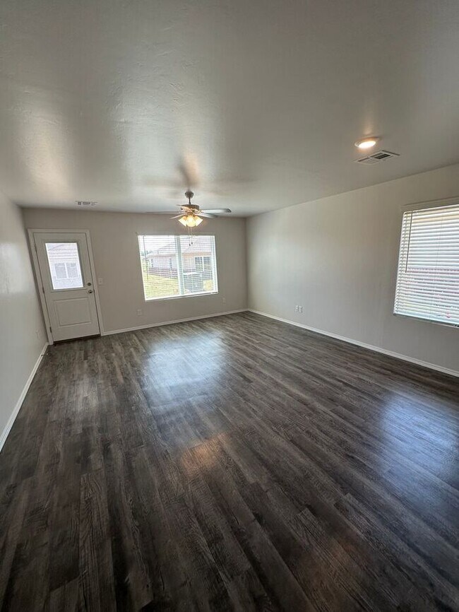 Building Photo - Back-to-School Rush & Save $250 on Your First Month’s Rent! | 4 Bedroom, 2 Bath Home in Robertson...
