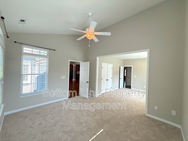 Building Photo - 15007 Skypark Dr