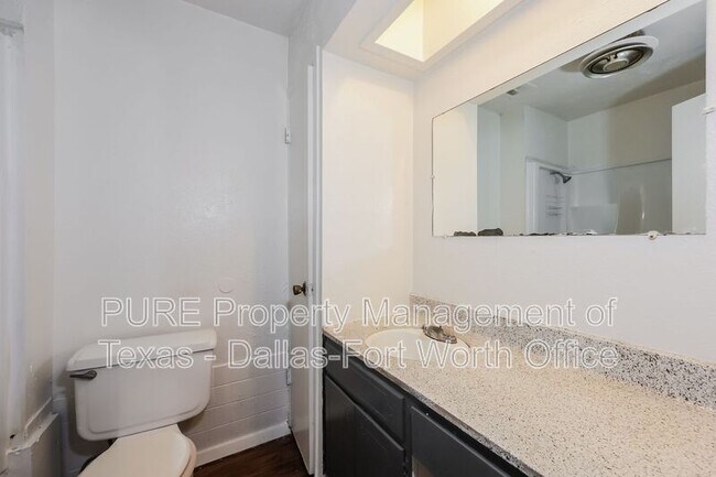 Building Photo - 1811 E Timberview Ln