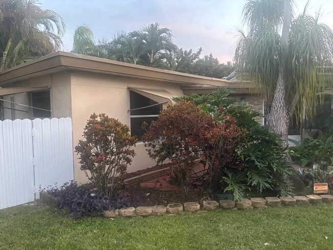 Building Photo - 2424 Grant St