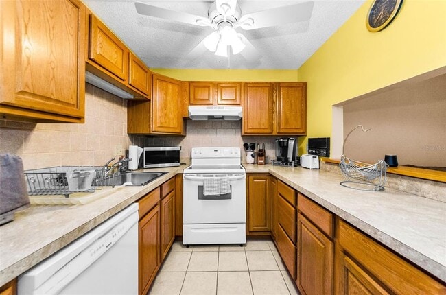 Building Photo - 2575 Pine Ridge Way S