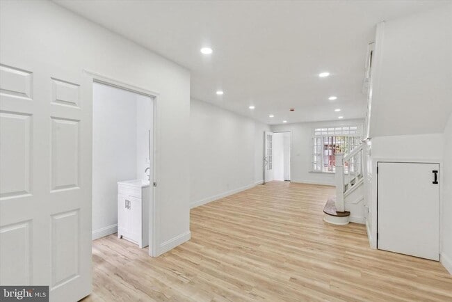 Building Photo - 17 N Millick St