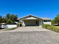 Building Photo - Spacious 3 bed/2 bath home with RV/Boat pa...