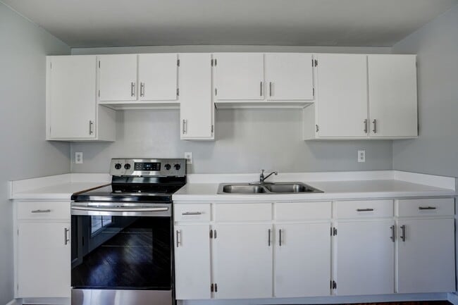 Building Photo - 2 Bedroom, 1 Bath Home For Rent in Diamond Valley!