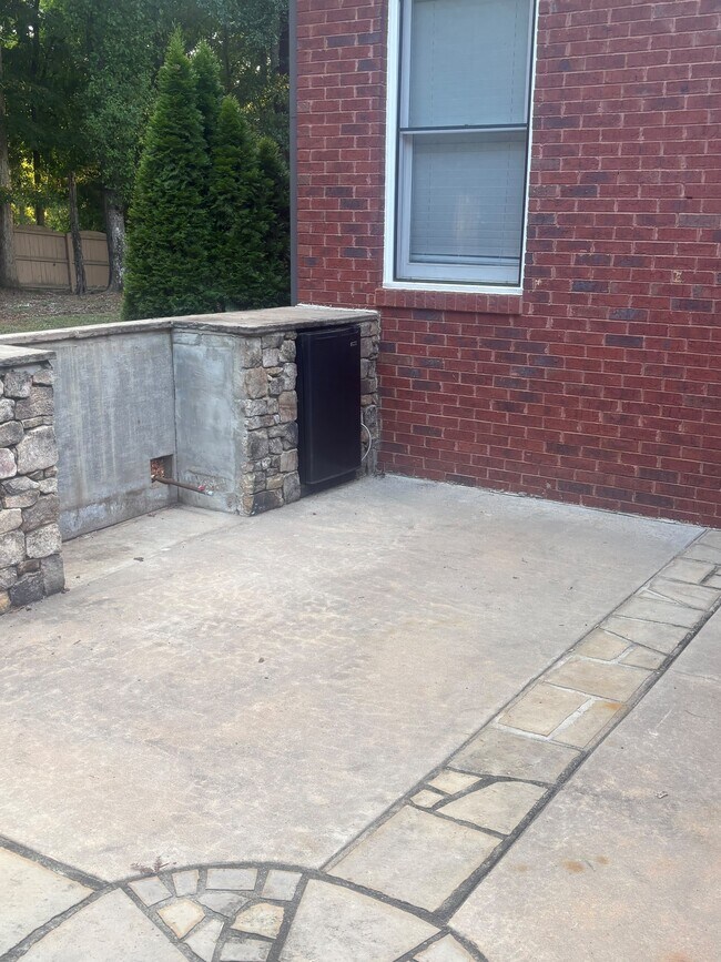 Building Photo - 860 Streamside Dr